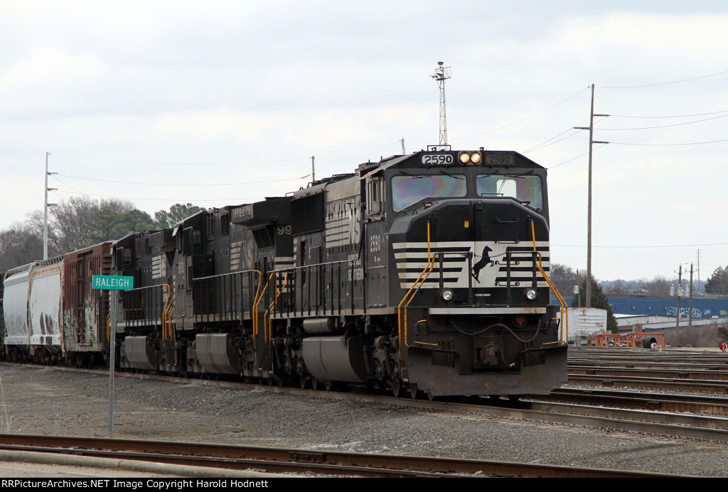 NS 2590 gets ready to lead train 351 to Linwood